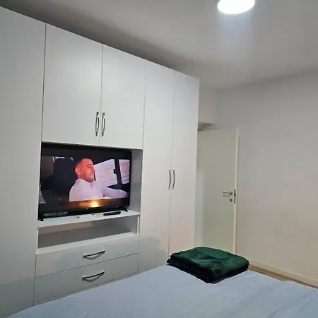 Daire Main Apartment Pazari I Ri 1 Tiran