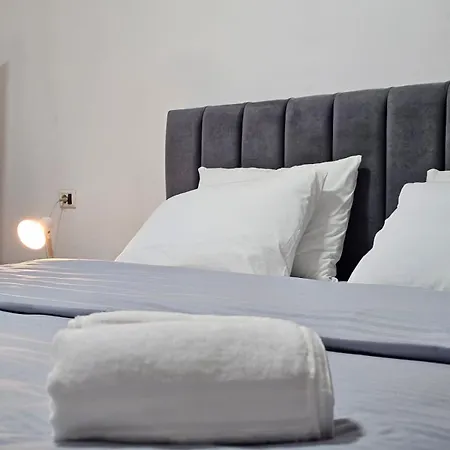 Daire Main Apartment Pazari I Ri 1 *