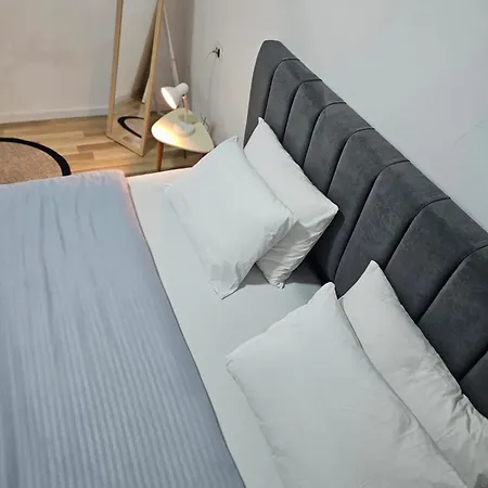 Main Apartment Pazari I Ri 1 Daire Tiran