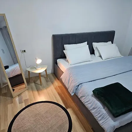 Main 4 * Tirana